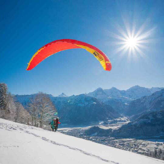  Winterlicher Tandemflug mit dem Gleitschirm – Interlaken 11